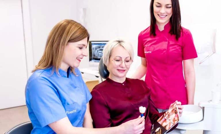 Fotofunkcjonalizacja UV implantów Dentysta Kraków