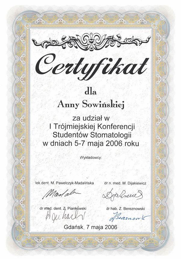 Certyfikat przyznany Annie Sowińskiej za udział w I Trójmiejskiej Konferencji Studentów Stomatologii, która odbyła się w dniach 5-7 maja 2006 r. w Gdańsku. Podkreśla postępy w Profesjonalnym Leczeniu Dentystycznym Kraków. Dokument zawiera podpisy i ozdobne obramowania.