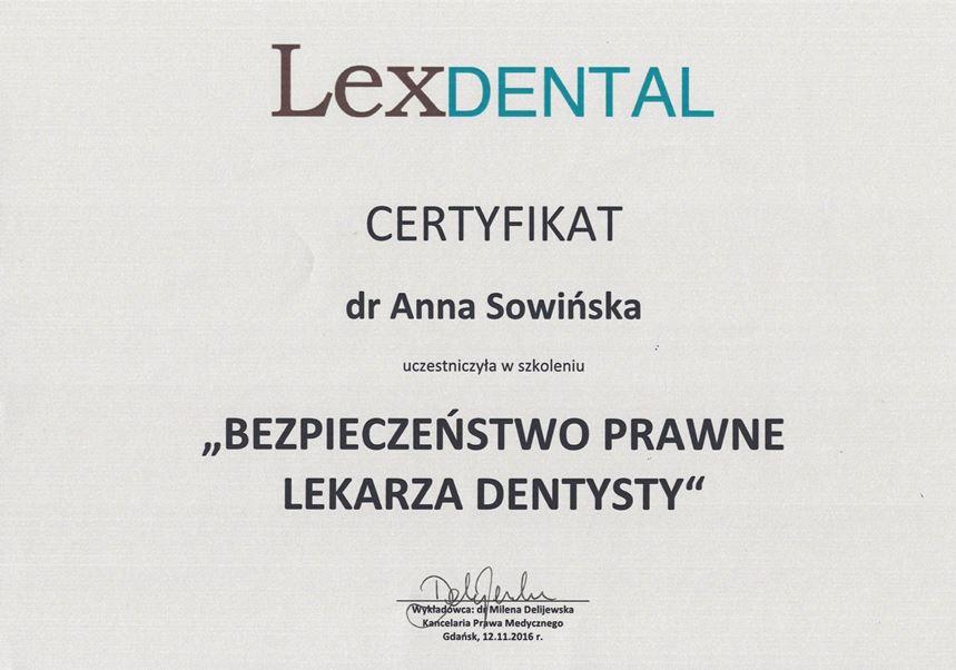 Certyfikat przyznany dr Annie Sowińskiej za udział w szkoleniu z zakresu bezpieczeństwa prawnego dla lekarzy dentystów, wydany przez LexDental i podpisany przez Melenę Delijewską - podkreślający jej zaangażowanie jako Profesjonalnego Stomatologa Kraków.