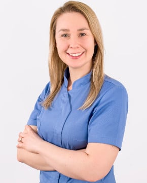 Katarzyna Manai,  tworzy Zespół specjalistów leczenia kanałowego w Krakowie – doświadczeni endodonci Implantis