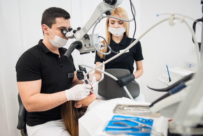 endodoncja mikroskopowa