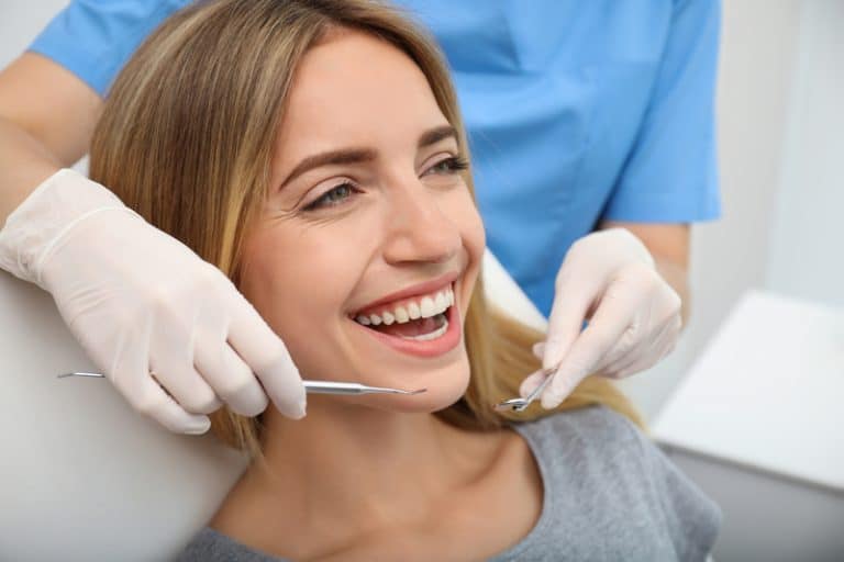 stomatologia estetyczna implantis kraków