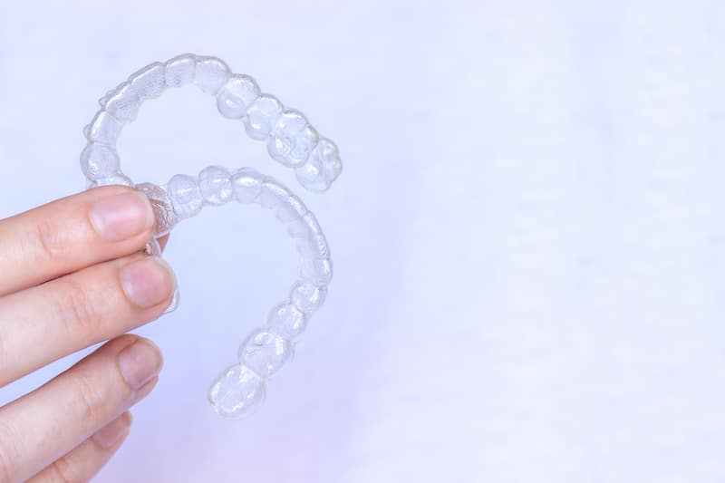 wkładki ortodontyczne Invisalign 