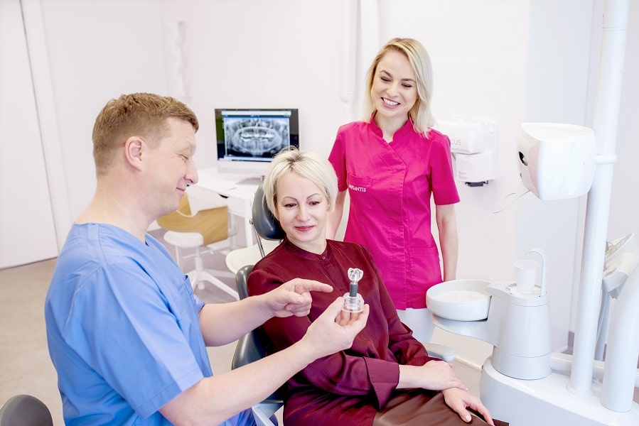 gabinet stomatologiczny Implantis, profesjonale rozwiązania implantologiczne, perfekcyjne uzupełnienie brakującego zęba