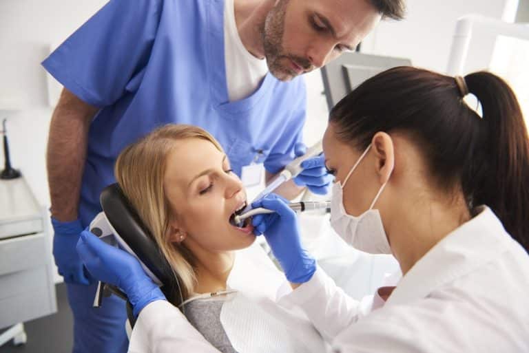 zabieg resekcji zębów najlepszy dentysta w krakowie