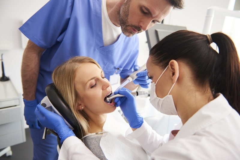 zabieg resekcji zębów najlepszy dentysta w krakowie